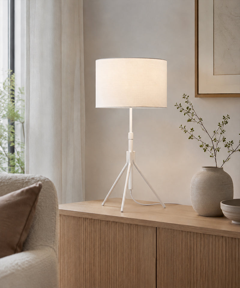 107303-Bordslampa Sling vit-lifestyle (1).jpg
