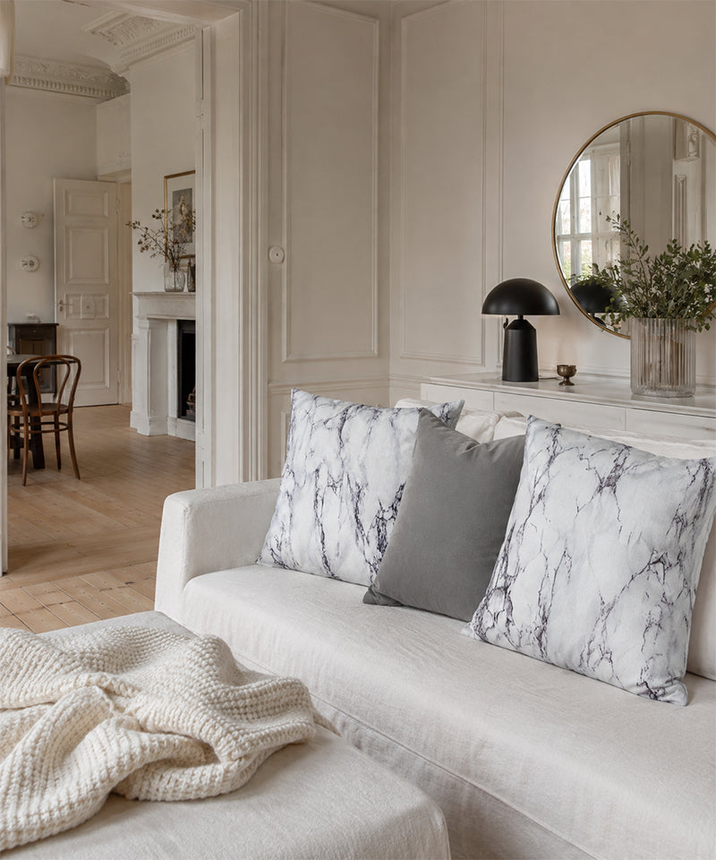 3900044 - 2white marbel kuddfodral -lifestyle.jpg