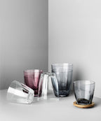 7091607 - Kosta Boda Tumbler Grå Bruk - lifestyle (2) nemo.jpg