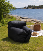 B40094 - Bercato uppblåsbarfotölj svart - lifestyle (2) nemo.jpg